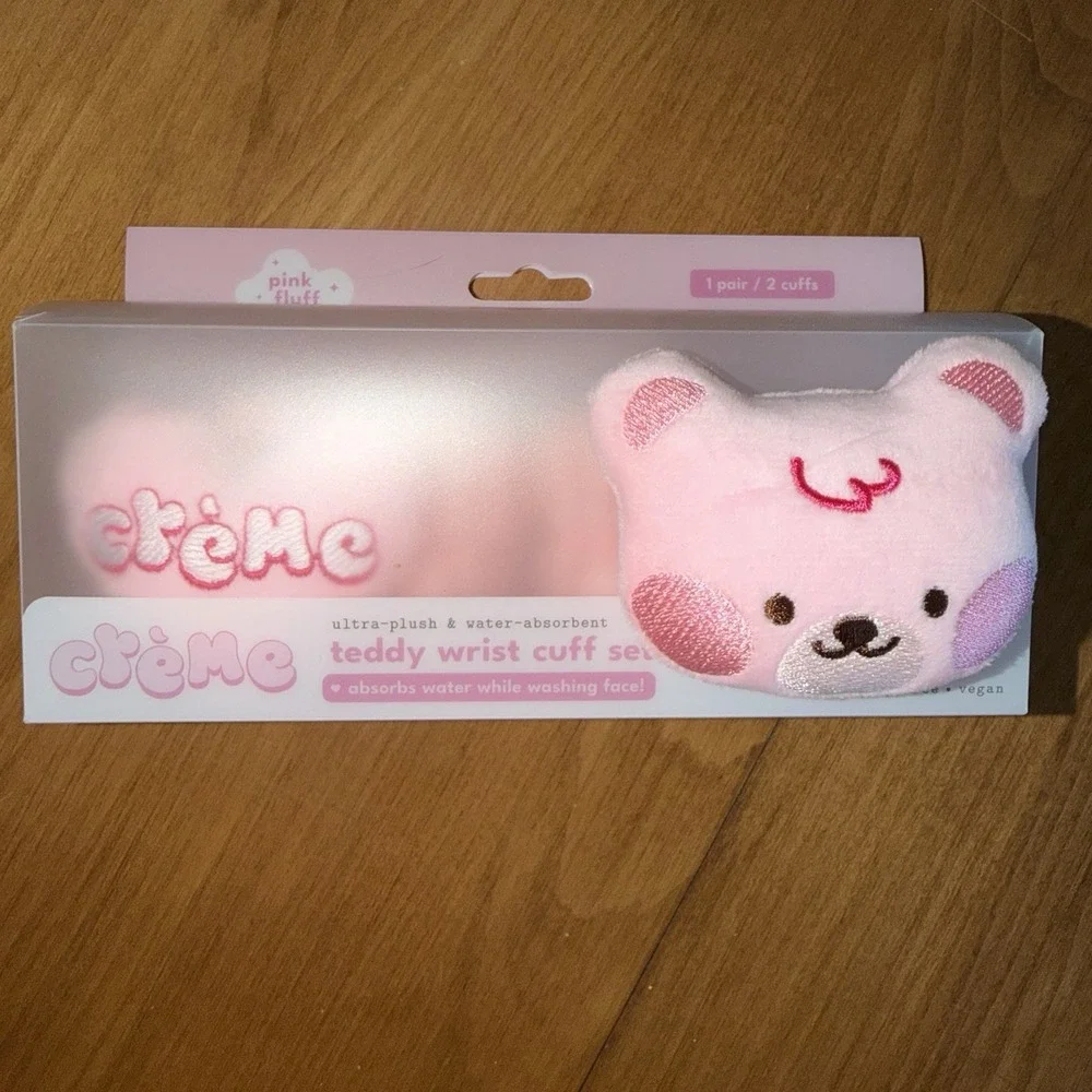 NEW The Creme Shop Teddy Wrist Cuff Set Plush Water Absorbent Pink‎ Fluff